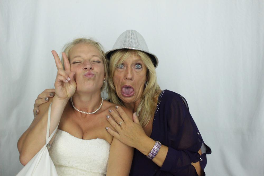 Laura & Oliver | View more photos from the event at gallery.myphotoboothexperience.co.uk/u/MyPhotoBoothExperienceLtd/Laura-Oliver